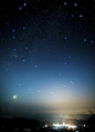 月明星稀 ， 夜色迷人， 繁星烁烁，万点繁星