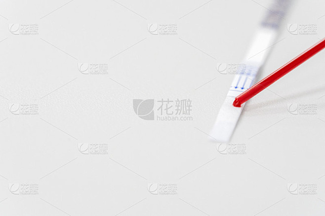 乙型肝炎表面抗原(HBsAg)检测试纸是一种快速、定性的检测全血、血清和血浆中乙型肝炎表面抗原的方法