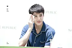 #吴世勋的画报人生##吴世勋嘉人封面##吴世勋# @wu世勋-EXO 170506 自然共和国签售会高清 【@madtea_94】【f吴世勋】 ️吴学长每个瞬间都像是在拍写真
原图【O网页链接】【O网页链接】【O网页链接】【O网页链接】【 ​​​​...展开全文c