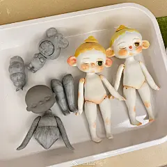 去年八月刚接触陶瓷不久就捏了wink，当时对陶瓷人型基本上是摸瞎状态，这一年来慢慢的熟悉材质，间歇的摸摸改改总算是前进了一小步，终于wink才有了较为完整的形态。最早捏他的时候就设定好了wink是一个被人类社会抛弃在森林里的独眼男孩，是森林里的朋友给了他wink的名字，在这里缺陷不再是缺陷，他拥 ​​​​...展开全文c