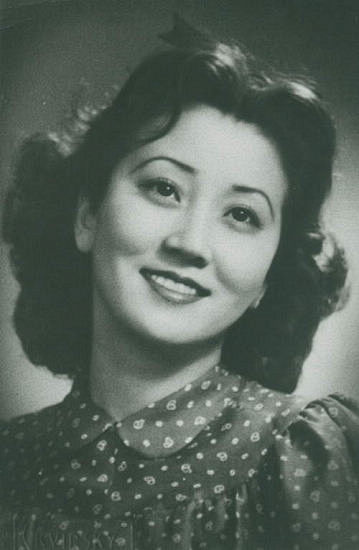 蒋英(1919-2012)，浙江海宁人，...