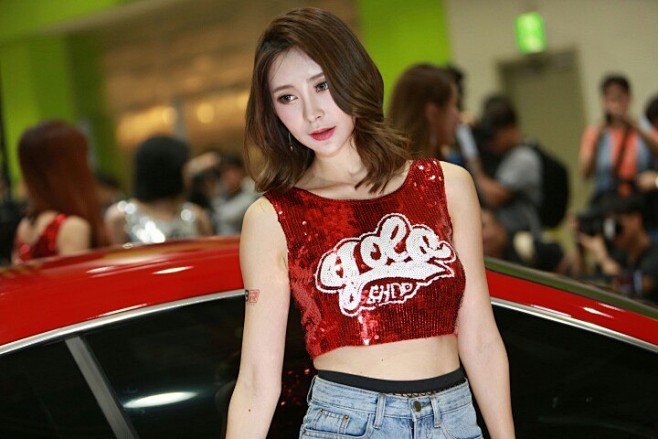 美丽的车模涵碧