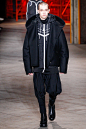 Diesel Black Gold Fall 2017 Menswear Fashion Show - Vogue : See the complete Diesel Black Gold Fall 2017 Menswear collection.