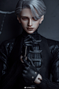 -                  “他抓住我的手并吻了我，
          这太可疑了，这应该是一个死亡之吻。”

                                      ·
                                      ·
                                      ·
...展开全文c