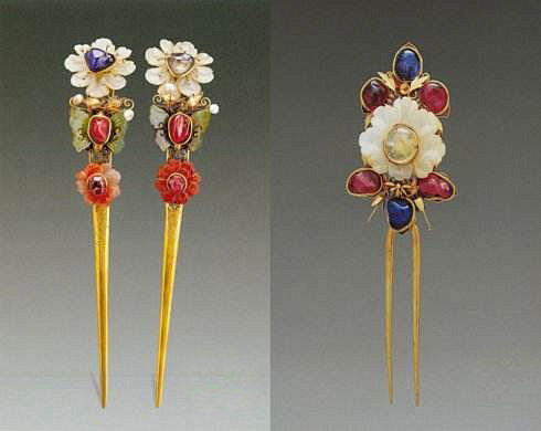 簪和钗都是用来绾发的首饰而簪是一股钗为两股