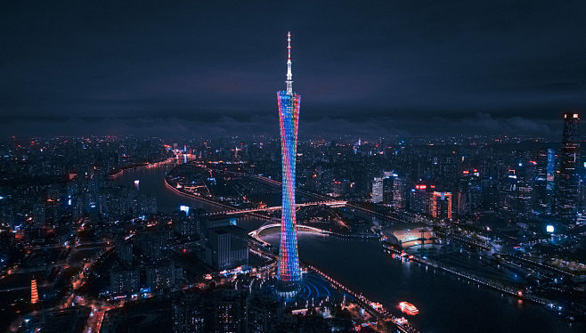 航拍夜晚的广州塔