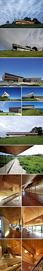 #建筑设计项目#Mobil Arquitectos设计的这座旅店坐落在智利南部奇洛埃湖区的日兰半岛上，享有安第斯大陆火山运动形成的辽阔内海和山脉景色