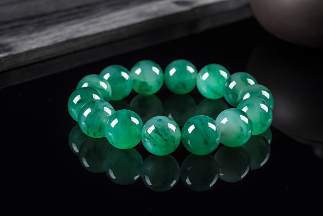 翡翠飘花ハングル Amazon | レディース翡翠バングル、天然翡翠バングル、翡翠色の