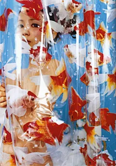 用色张扬大胆的日本摄影师，导演Mika Ninagawa (蜷川实花). 