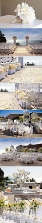 #婚礼# 淡黄色和白色搭配的清新海边婚礼 http://t.cn/zTZWLn6 (共8张图片)