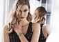 Karlie Kloss 取代 Miranda Kerr 拿下施华洛世奇最新代言，这个老牌水晶品牌想要抓住年轻一代的心 | 理想生活实验室