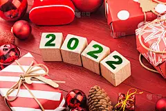 2022年新年快乐，2022年圣诞快乐，圣诞礼物摆放在喜庆的气氛中
