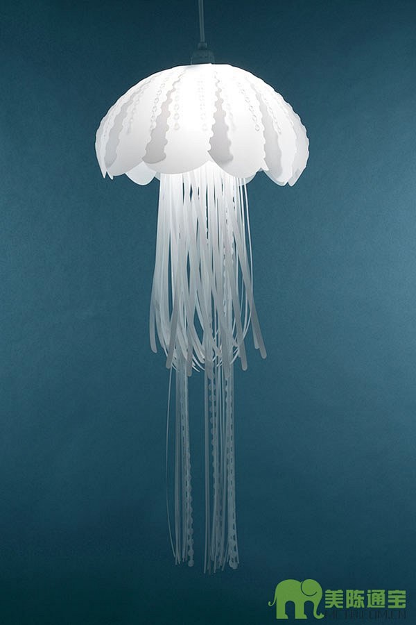 Roxy Russell创作的海洋水母吊...
