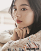组图：金智媛登时尚杂志 素颜浓妆双面魅力 : 韩国女艺人金智媛的一组时装杂志写真今天在网上曝光，吸引了众多粉丝的目光。
