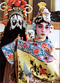 《霸王别姬》（Farewell My Concubine），改编自李碧华同名小说，是由陈凯歌执导，张国荣、张丰毅、巩俐主演的电影。叙述伶人程蝶衣对国粹艺术的执著，进而投影出历史与文化在大时代的演变下，对人生造成的激荡影响。影片蕴含深厚的文化内涵，气势恢宏，感情强烈，情节细腻深远。1993年5月24日获得第46届法国戛纳影展金棕榈奖，成为第一部也是迄今唯一获得此奖项的华语电影，并获得美国金球奖最佳外语片，以及美国奥斯卡金像奖最佳外语片提名，2010年英国权威电影杂志《帝国》评选出的“100部最伟大的非英语片