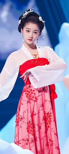 关晓彤古装全屏手机壁纸