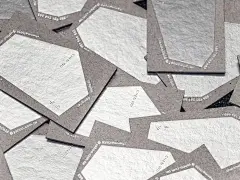【纸间中的】|现在极简创意烫银名片