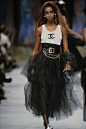 Chanel Spring 1992 Ready-to-Wear Fashion Show : The complete Chanel Spring 1992 Ready-to-Wear fashion show now on Vogue Runway.