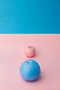 Color Morphology : We had to shoot hand colored fruits for a small installation project. Very impressiv how the changed colors are confusing our viewing habits.