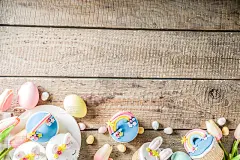 可爱的自制复活节纸杯蛋糕