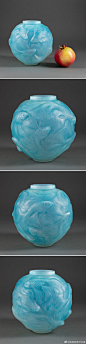 #独角鹿Antique# 20世纪莱俪水晶珍品

欧泊朦胧雕吉祥，锦鲤浮游光色间。
莹透鹦鹉伫雅瓶，大师美意雾中显。
鸟雀成双栖柔枝，时钟嘀嗒爱意颂。

晶莹艺术典藏，有意请询w-x：dujiaolu14 ​​​​