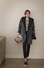 孙允珠，20141121，黑白间色针织毛衣&英伦风格外套。