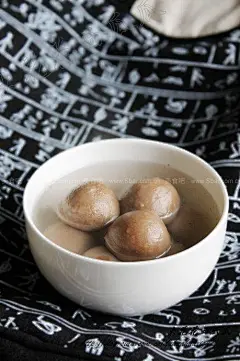 如何做爆浆黑芝麻汤圆的做法（元宵节菜谱）