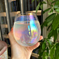 喜欢的这杯子也太好看了吧！
我真的就是随手一拍，原图！把窗外的蓝天都映出来了，好梦幻啊 ​​​​