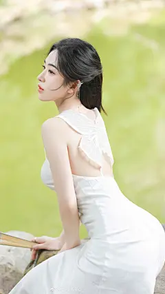 漂亮美女 白色裙子 唯美好看背部 侧脸 4k美女手机壁纸