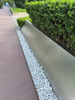 建筑细节做法，银灰色铝板包边花池 - 小红书