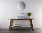 Latis:木石结合卫浴家具 | 非常有雕塑感的一个设计，Latis是澳大利亚卫浴品牌OMVIVO的设计师Thomas Coward的作品。使用了石头和木材的结合，优雅而又时尚，既传统又现代。相当精彩。