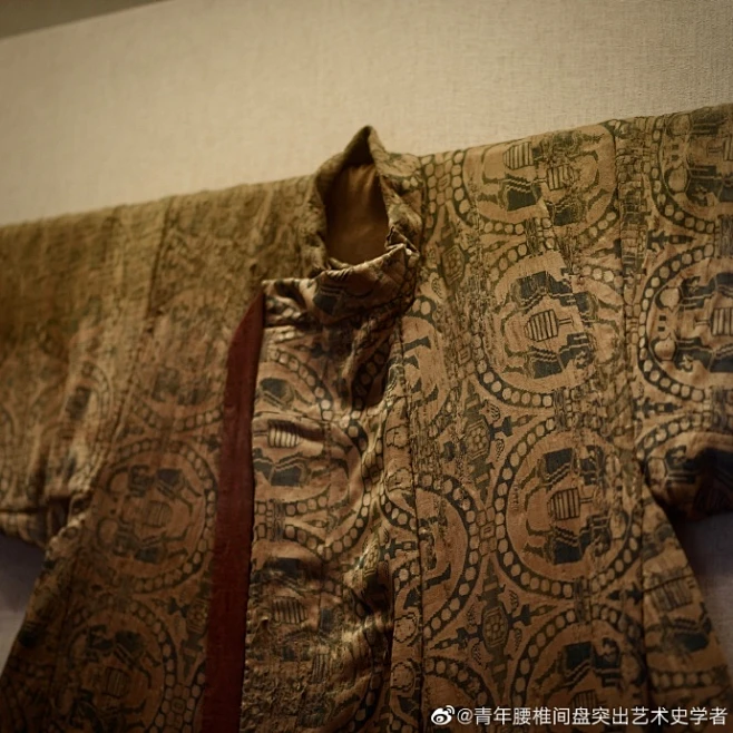 #国丝汉服节# @中国丝绸博物馆 中国丝绸博物馆 胡汉之间——唐代丝绸服饰展 2杭州·中国美术学院(南山校区) -花瓣网