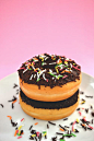 免费 巧克力洒甜甜圈 素材图片