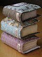 windmillsnat:

booklover:

Little Books (by PatchworkPottery)

