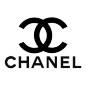 香奈儿logo设计理念

每个logo标志都有其特点的意义，而香奈儿logo设计理念是什么？

香奈儿标志设计理念源于香奈儿的创始人CHANEL，这个企业logo设计是来源于她的创始人GABRIELLECHANEL，COCO是她的小名，为了纪念自己的品牌，将两个开头的字母双C作为logo，双C第一个意思是取决于自己的名字，第二个意思是女人的双面性，不一样的你。

香奈儿代表的是一种风格、一种历久弥新的独特风格。香奈儿品牌走高端路线，时尚简约、简单舒适、纯正风范，但华丽的反面不是贫穷，而是庸俗。

香奈儿的