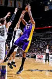 常规赛：湖人98-84马刺_高清图_NBA中国官方网站