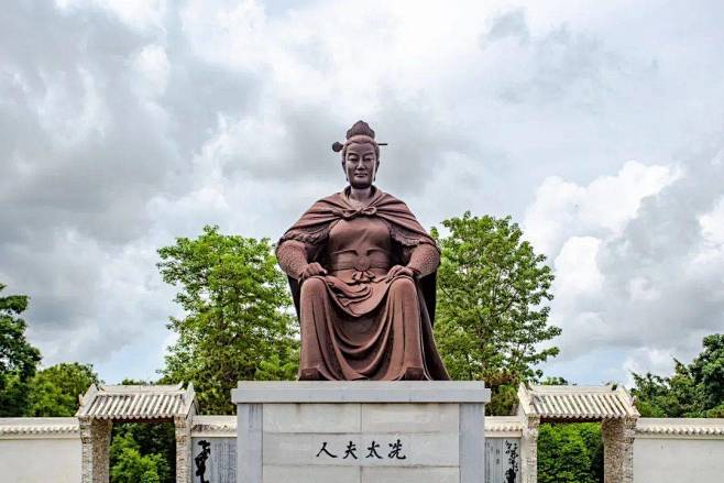 冼太夫人 雕塑
