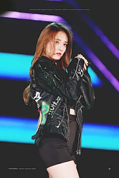 #周洁琼##周洁琼疯狂衣橱# 我们小仙女这么美大家 来为周洁琼尬图吗
站子7w粉转发或评论带图安利抽5人送自制miniPB和海报 礼物不贵重聊表心意
图源picturesque/pinkyulkyung98/chu zhou/taste list/nakhasan ​​​​
