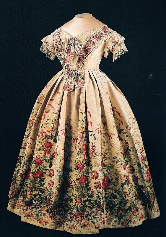 维多利亚女王的衣服（2）：这些是她著名的...