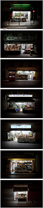 无论是加班还是夜间工作者也许常有晚上寻找便利店的情形，法国摄影师 Richard Vantielcke将镜头对准了巴黎夜间唯一还亮着灯的便利店，这些便利店都有着几乎相同的特性，这里几乎有你想要的任何东西，而且店面都不是很大，但就是这黑夜里的一束灯光让这座城市显得更加富有人气，即便是再过黑的夜晚也不会显得冷清。或者再更多人眼里这就像黑夜里的一片绿洲一样给人一种希望。