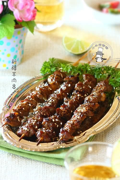 新疆羊肉串-网上厨房
将羊腿肉切成体积大...