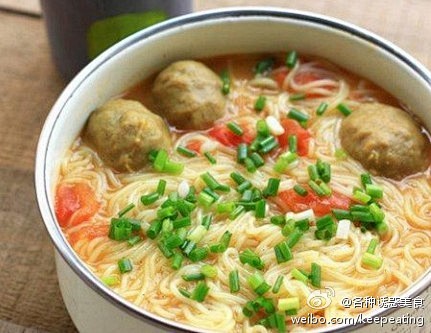 【咖喱番茄丸子米线】1、米线泡软；2、番...