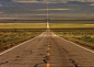 美国50号公路被称为“全美最孤独的公路”。单单一条这幅照片就足够吸引人了，不是吗？