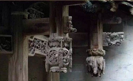中国古建筑之垂花。传统木建筑构建之一。用...