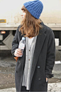 Street Chic - Street Style Fashion Blog & Real-Life Looks (Vogue.com UK)我好想有浓密的头发。Coat by Alexander Wang, cardigan by Cos, hat-vintage, T-shirt by Gap 