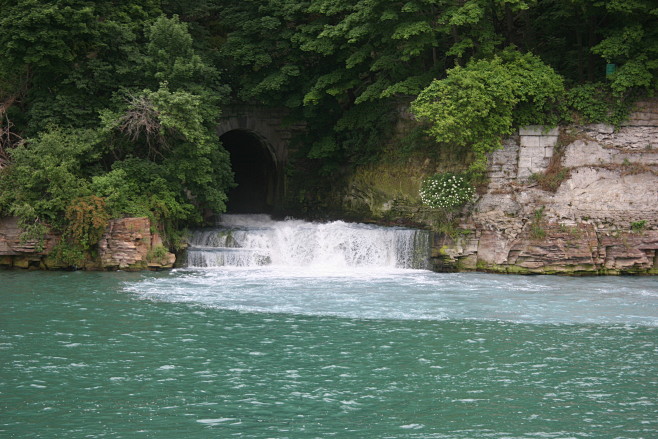 niagara_falls_stock_...