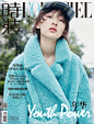 #FM明星大片# 周冬雨身着Burberry 9月系列蓝色皮草登上《时装L'Officiel》新刊封面，灵动的、鬼马的小黄鸭这期封面还有她的好姐妹马思纯～ ​​​​