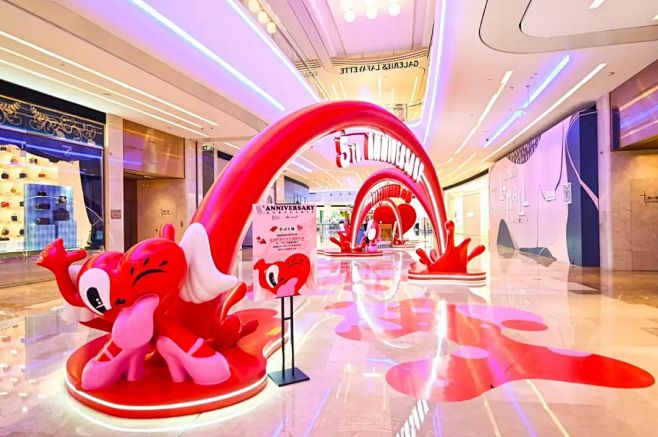 陆家嘴中心「热爱礼赞」主题艺术展 - 案...
