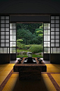 Japanese room, Washitsu 和室 I feel calmness just looking at this photo. Imagine if this were your everyday view!