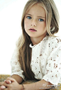 俄罗斯年仅9岁的萝莉模特克里斯汀娜·皮曼诺娃走红